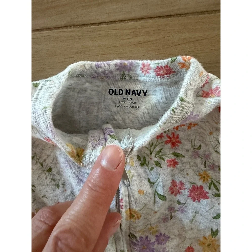 Old Navy Baby 0-3M 3 Pack Footed Sleep and Play Pajamas Rainbow Heart Floral Set
